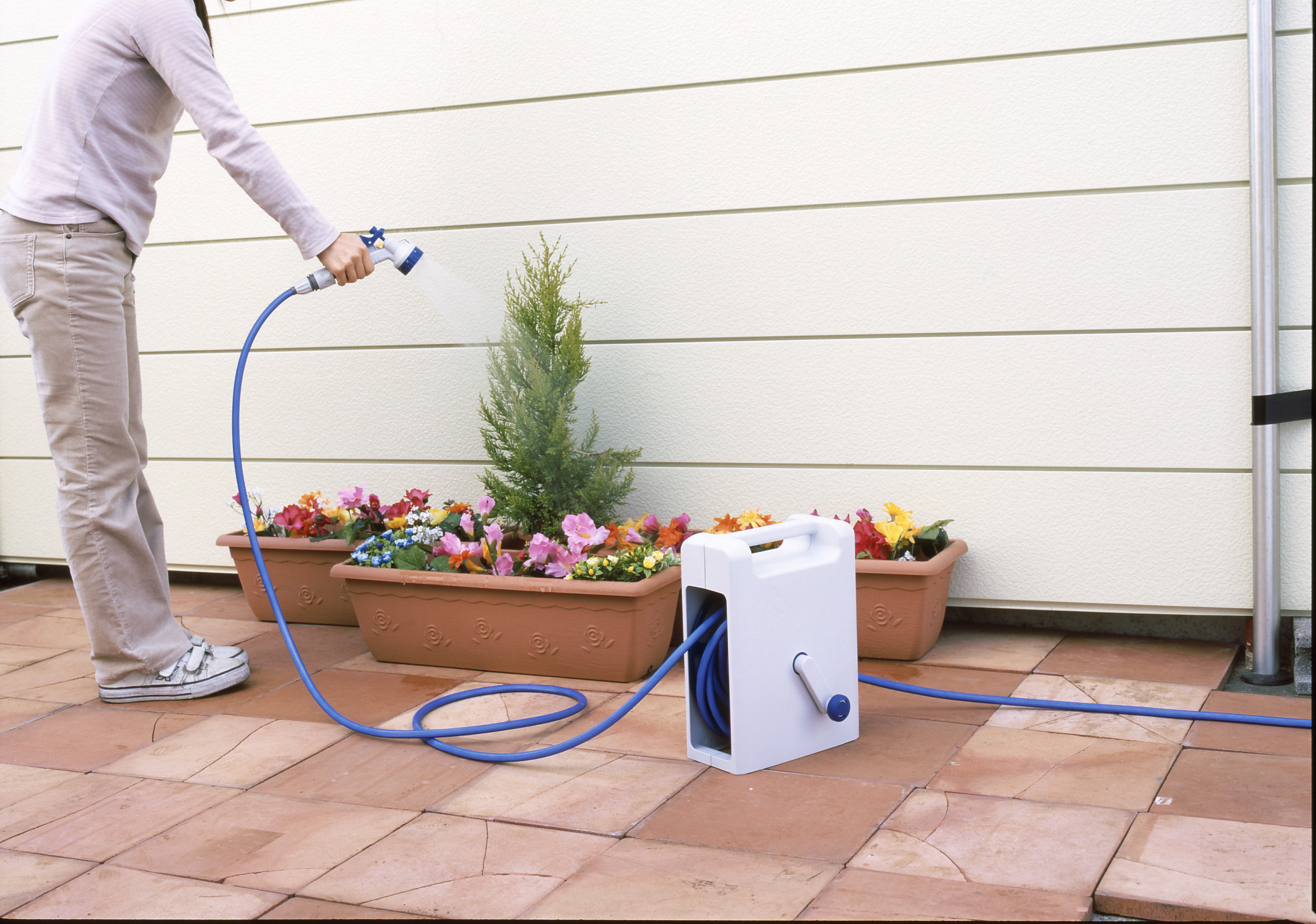 Lightweight and Slim Hose Reel Wavy Smart Series Portable Home Gardening Watering Solution