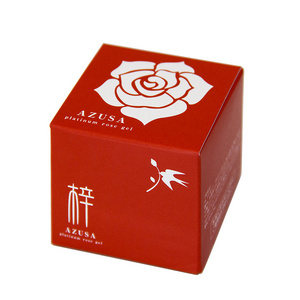 This natural face cream is a scent of luxury roses. "Azusa" is a perfect whitening and anti-aging cream of day and night.