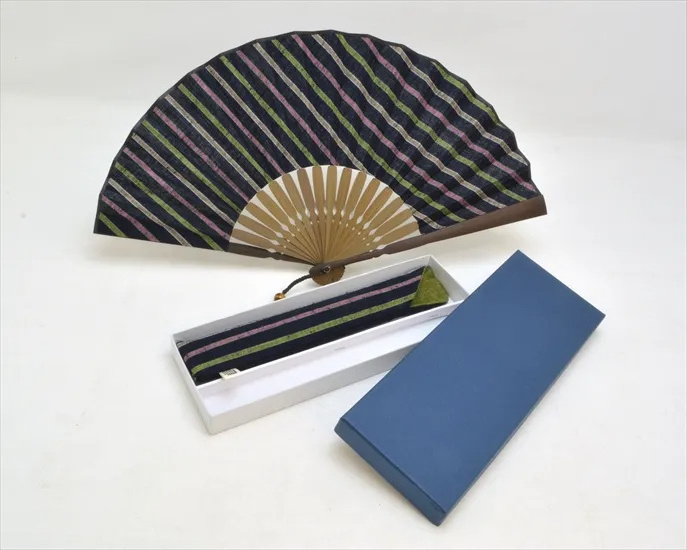 Different kinds of hand fan suppliers made from bamboo & rattan crafts