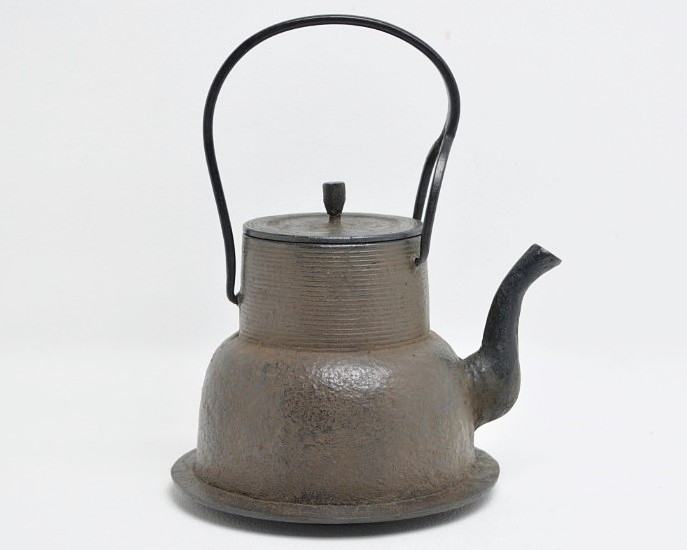 Various and designs traditional patterns iron teapot kettle for one