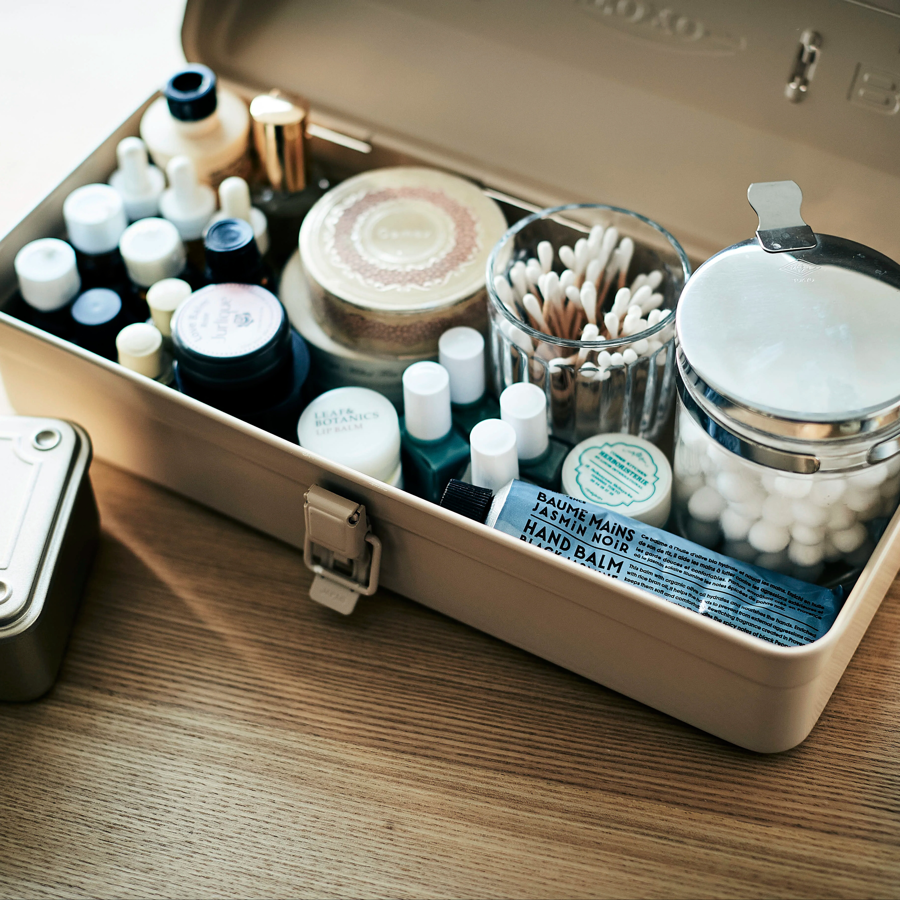 Fashionable cosmetic makeup box small household items home organizer box dresser table storage box jewelry storage organizer