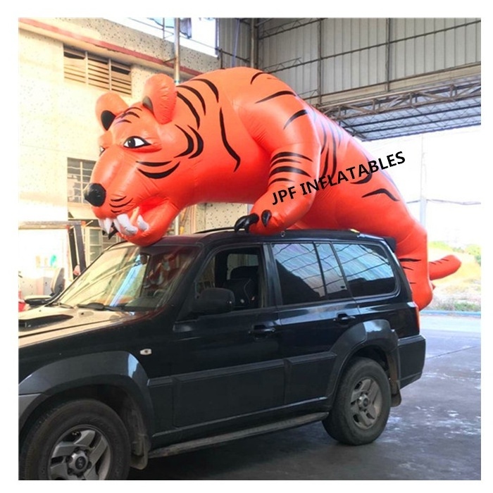 Running to the car inflatable tiger and wolf for advertising