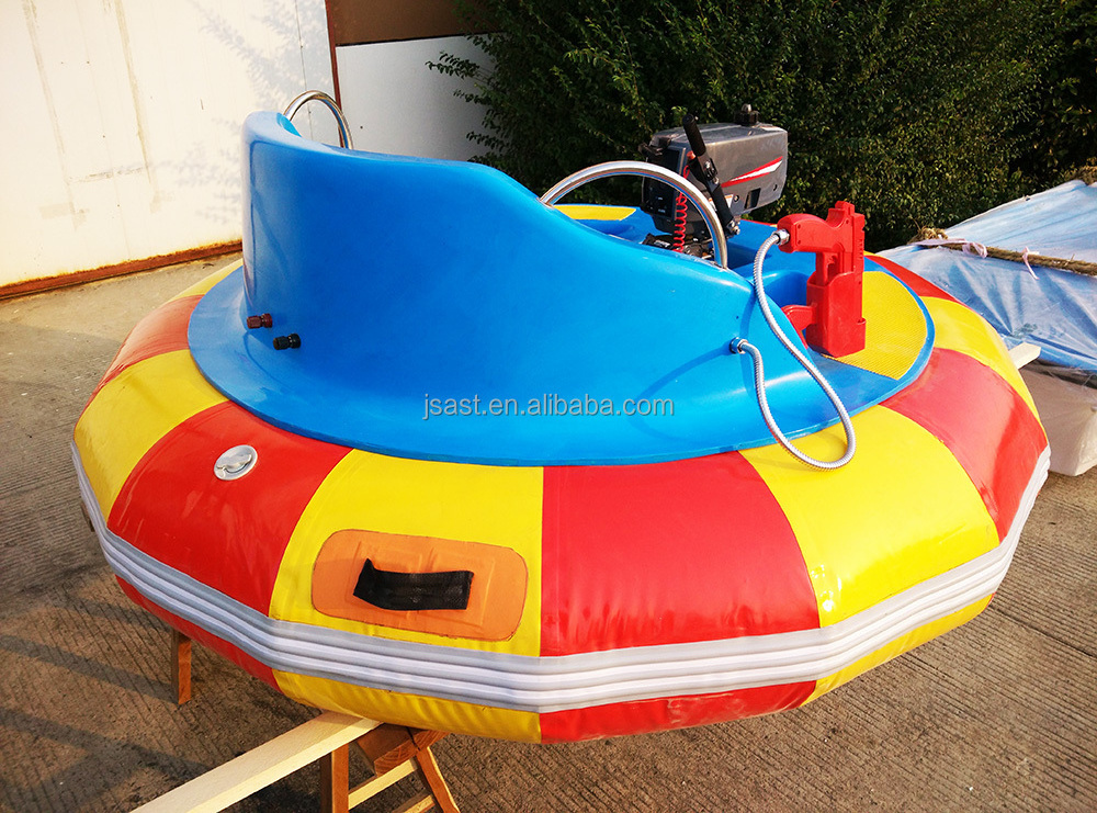 Adults kids electric bumper boat  for pool gas powered used commercial bumper boats for sale water bumper boats with water gun