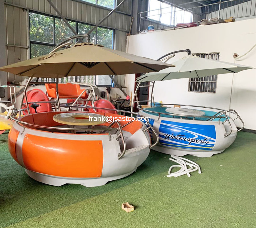 7 seats bbq donut boat(for 6-8 people) boat with pedals and slide pontoon flamingo hand bumper pedal party Rowing boats