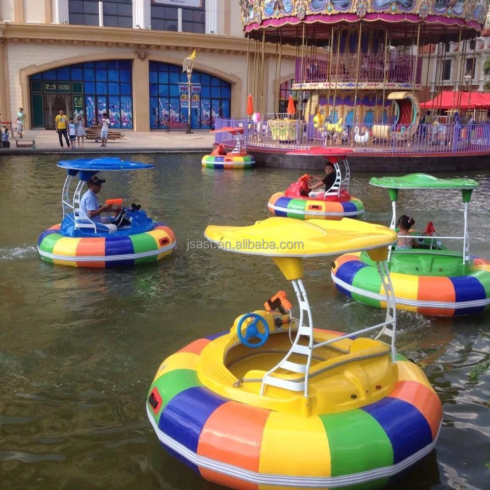 Inflatable round bases bass bumper boat with water gun toy laser gun for Kids amusement water park aqua pool activities