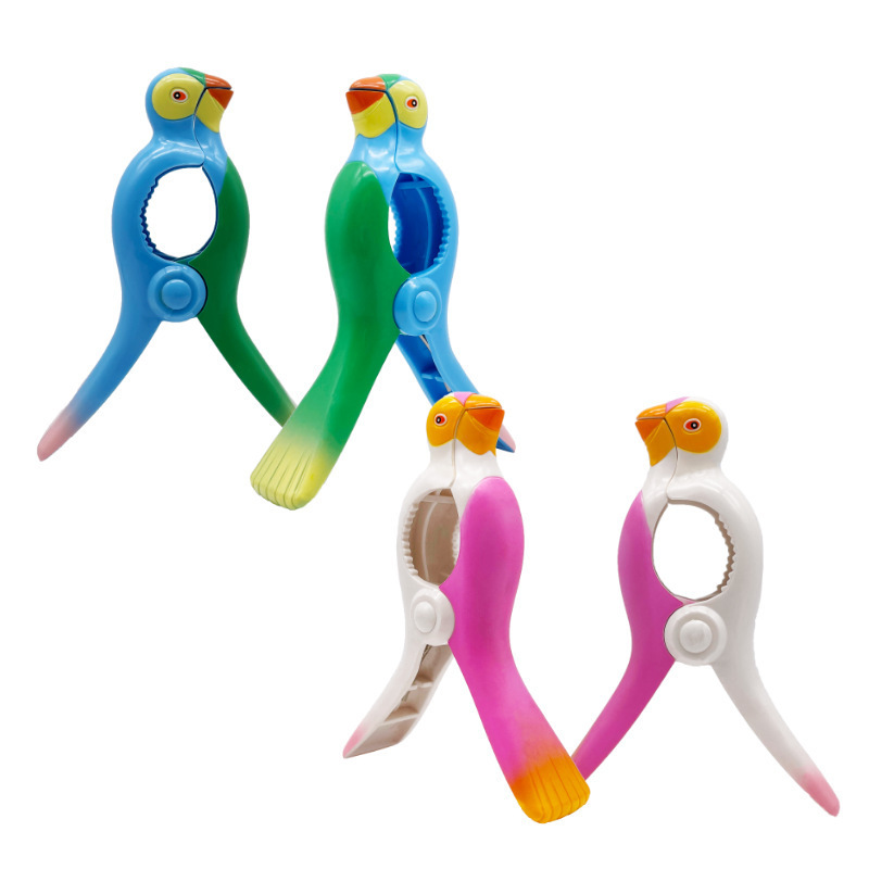 Wholesale Funny Heavy Duty Plastic Flamingo Parrot Towel Holder Clips for Beach Pool Home-Quilt Blanket Beach Chair Clips