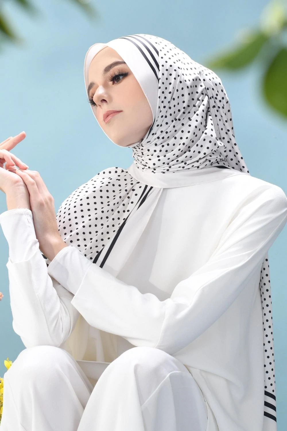 Customized Fabric New White Black Combination Polka Dot Printed Women Premium Silk Scarf Hijab