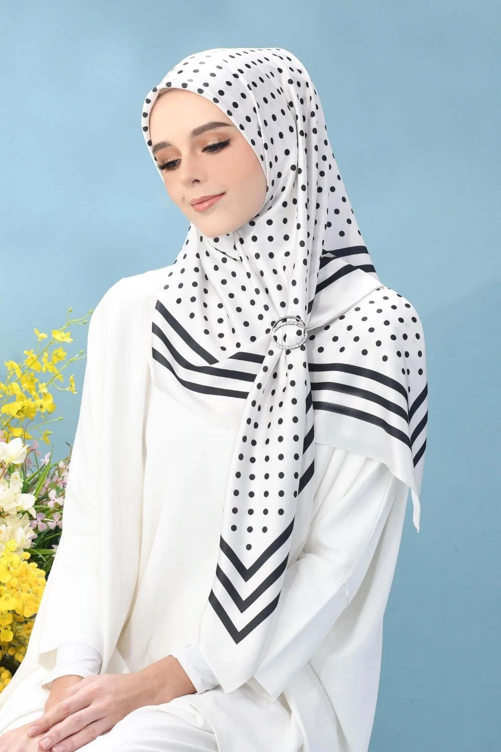 Customized Fabric New White Black Combination Polka Dot Printed Women Premium Silk Scarf Hijab