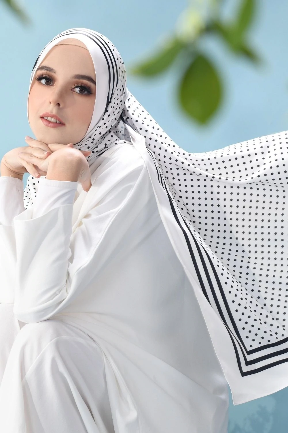 Customized Fabric New White Black Combination Polka Dot Printed Women Premium Silk Scarf Hijab