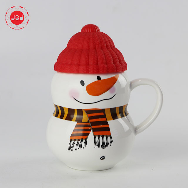 2019 new design  Christmas gift ceramic mug snowman decal snowman shape mug with silicon lid