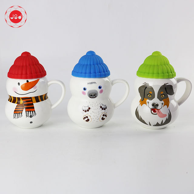 2019 new design  Christmas gift ceramic mug snowman decal snowman shape mug with silicon lid