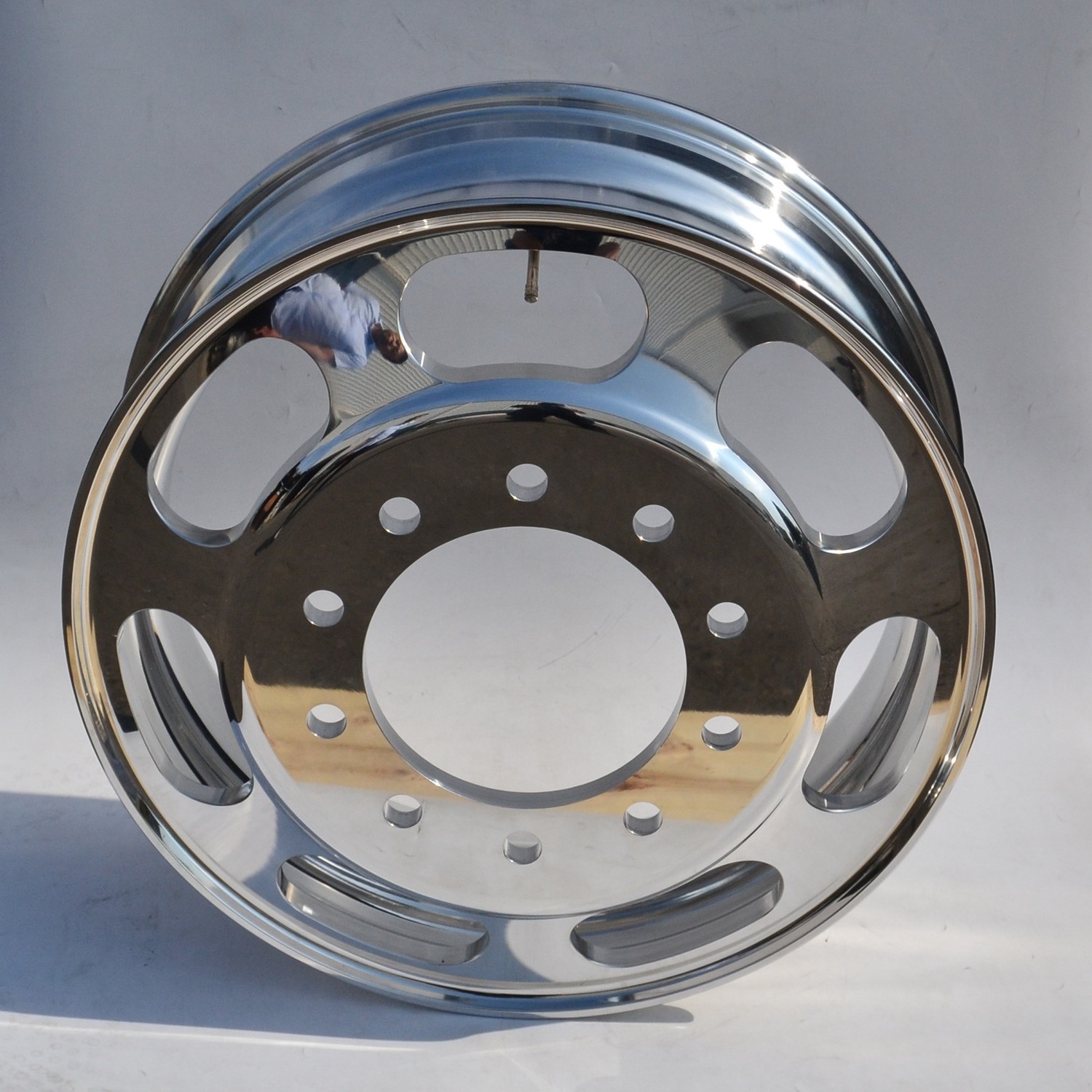 24.5x8.25 Forged Aluminum Dually Wheel for Truck GMC DAF