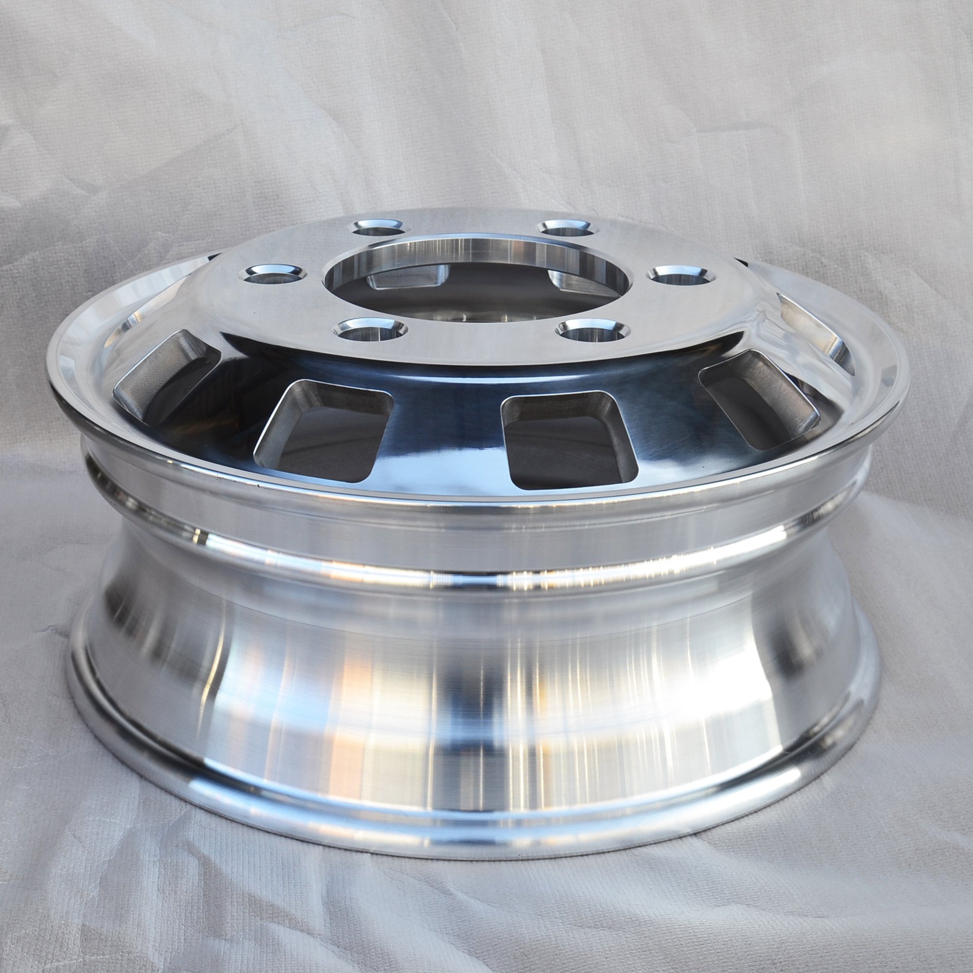 17.5x6.0 Aluminum Truck Wheel Hub Pilot Machined & Polished Forged Wheel for  Trucks/Buses Dual Wheel