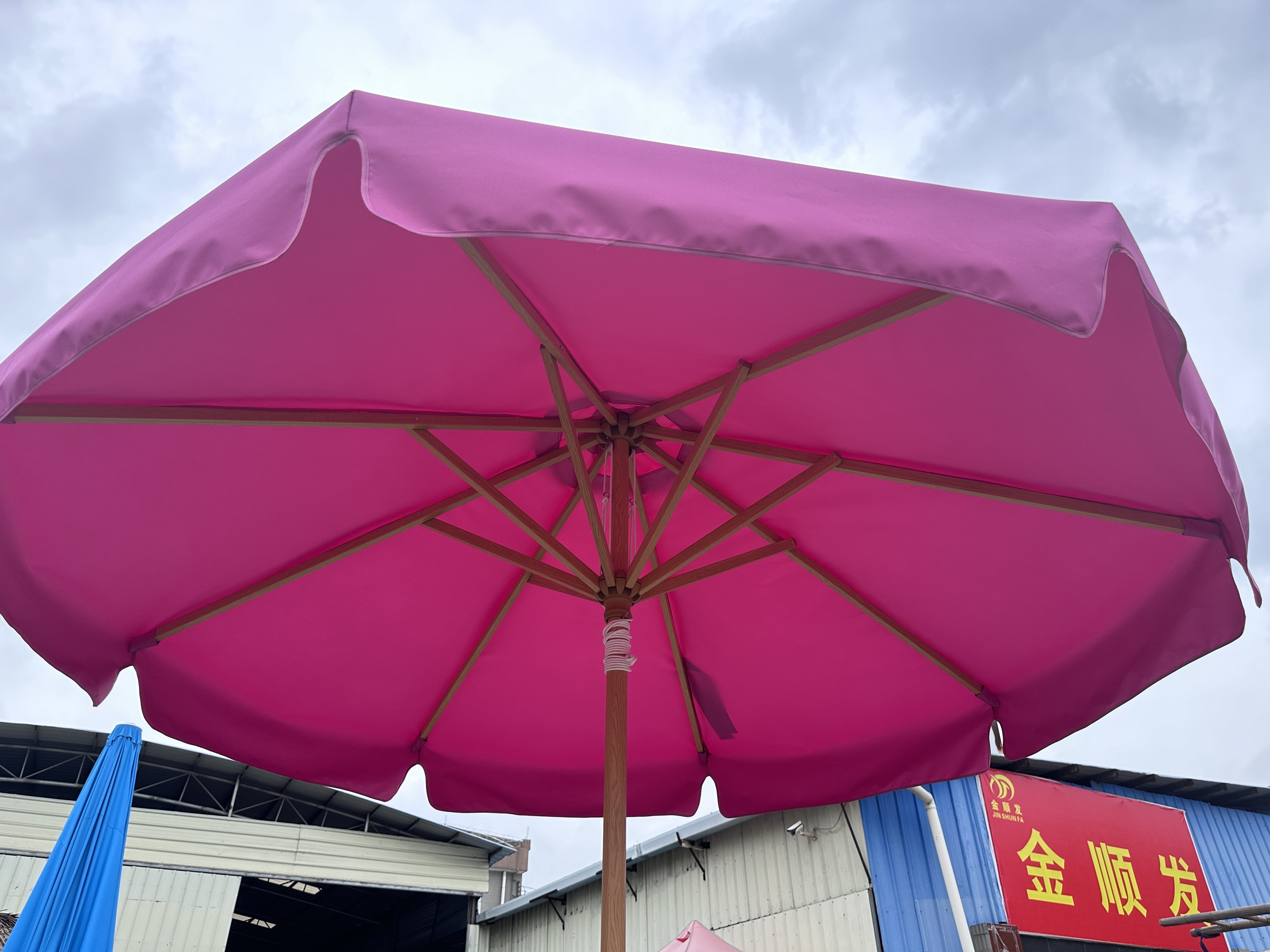 Modern  Outdoor Patio Parasol Sun Umbrella with Fringe for Beach Hotel Garden Advertising Durable and Stylish