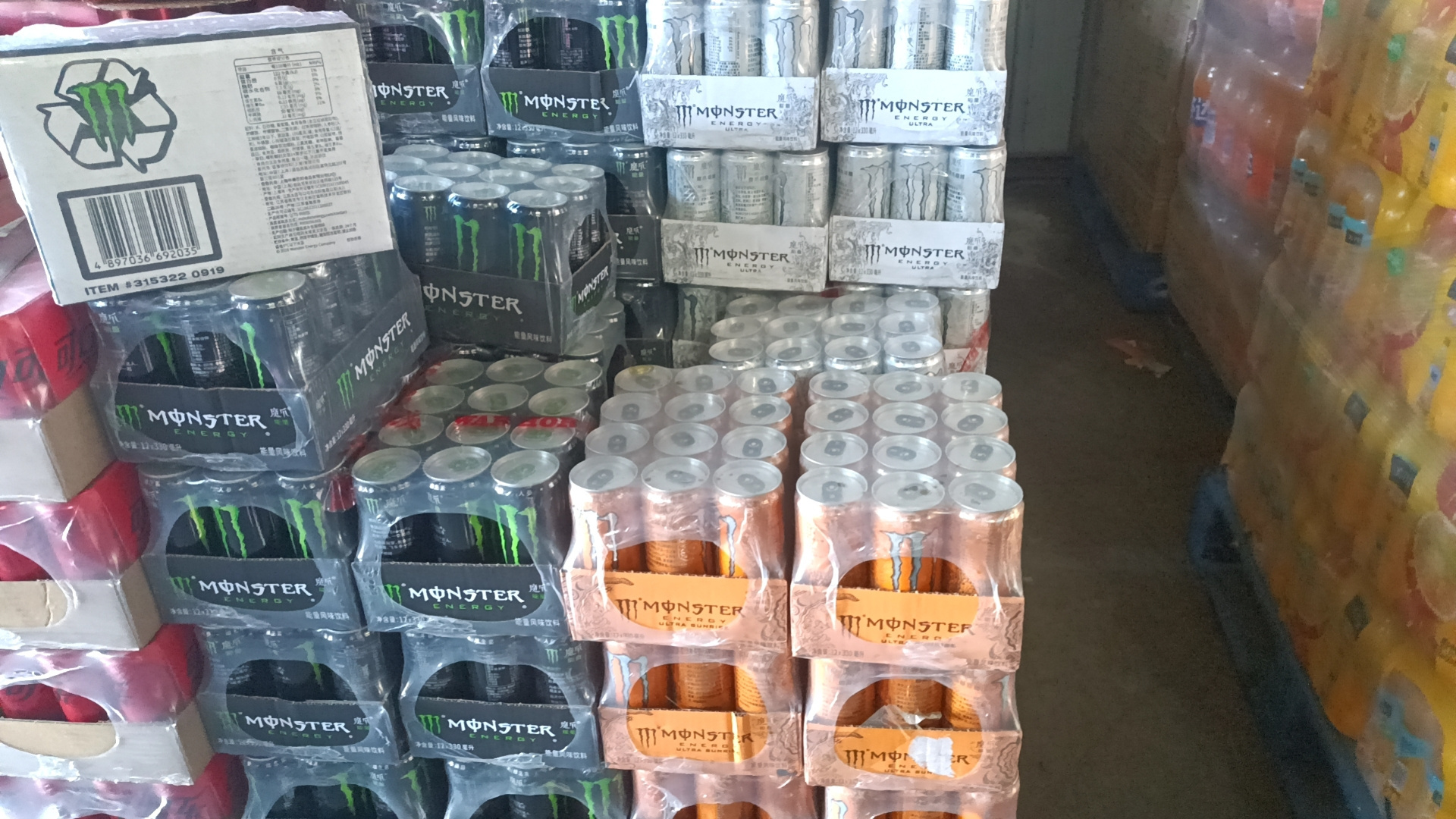 Wholesale 330ml 12cans Monsters Energy Drinks factory price taurine original beverages energy drink