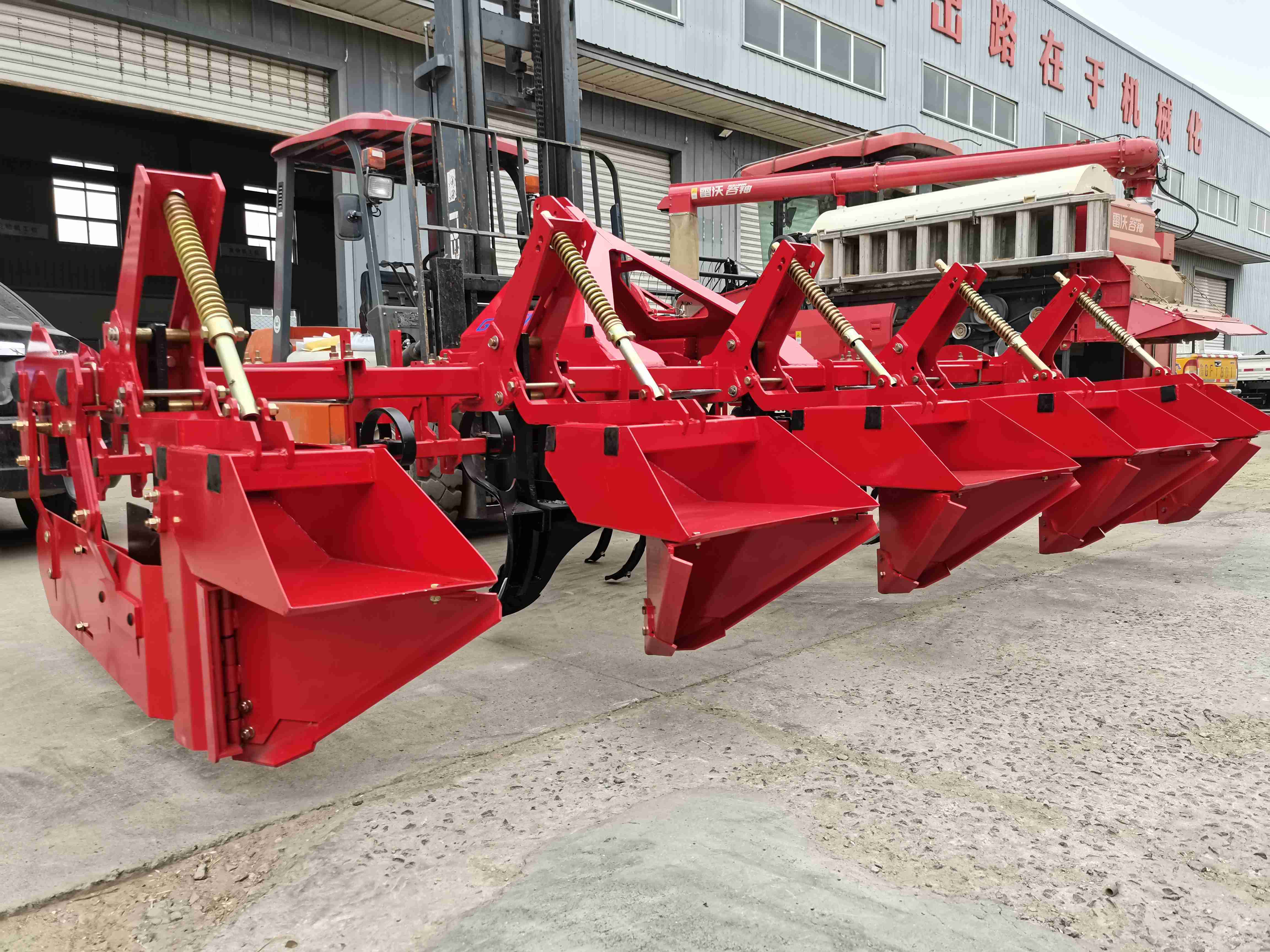 ridging hillers enable the build up of large volume ridges for the cultivation of potatoes  and vegetable on light soils