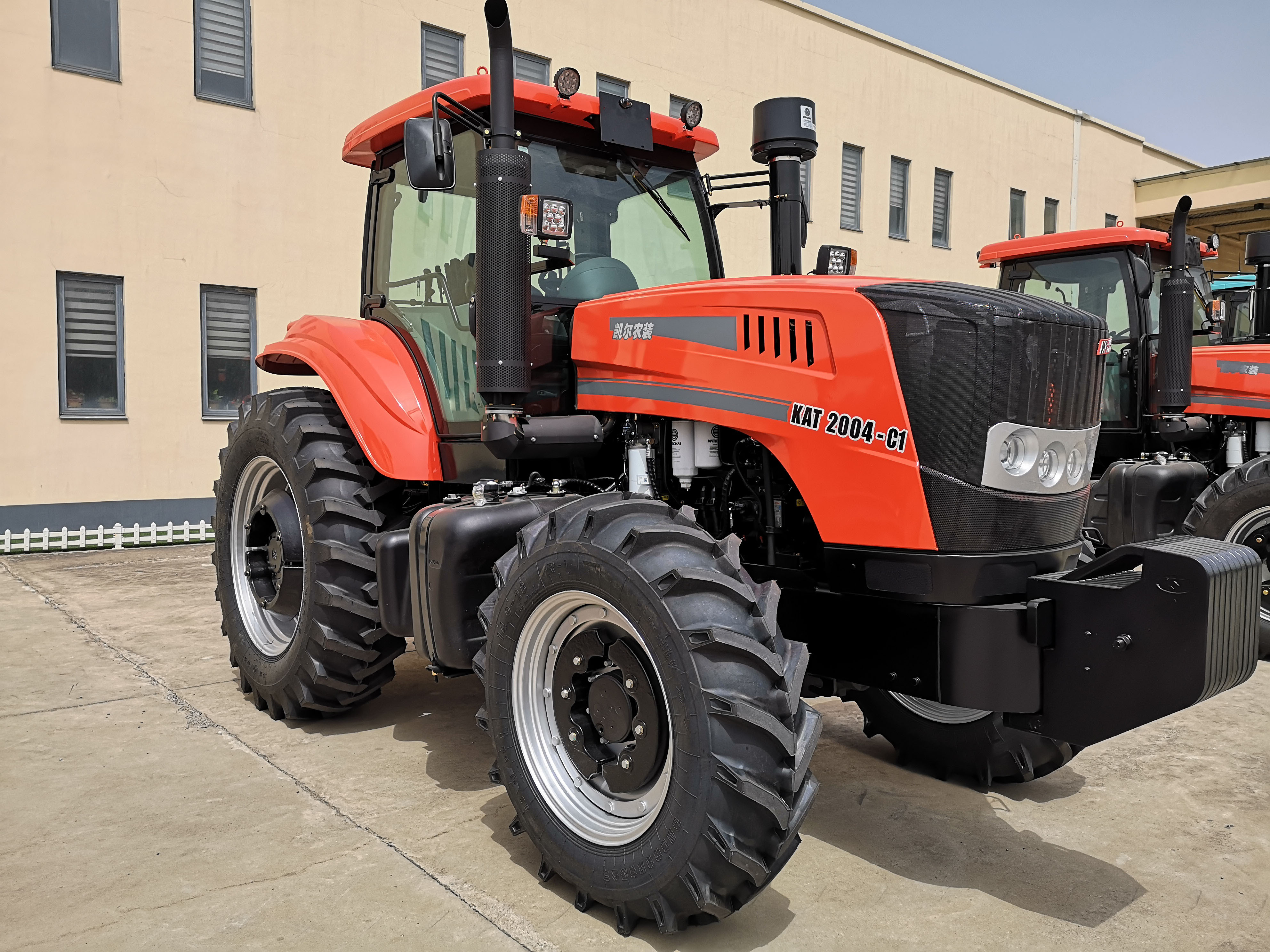 200hp Big chassis 2004 farm tractor diesel engine agriculture farm working tractor