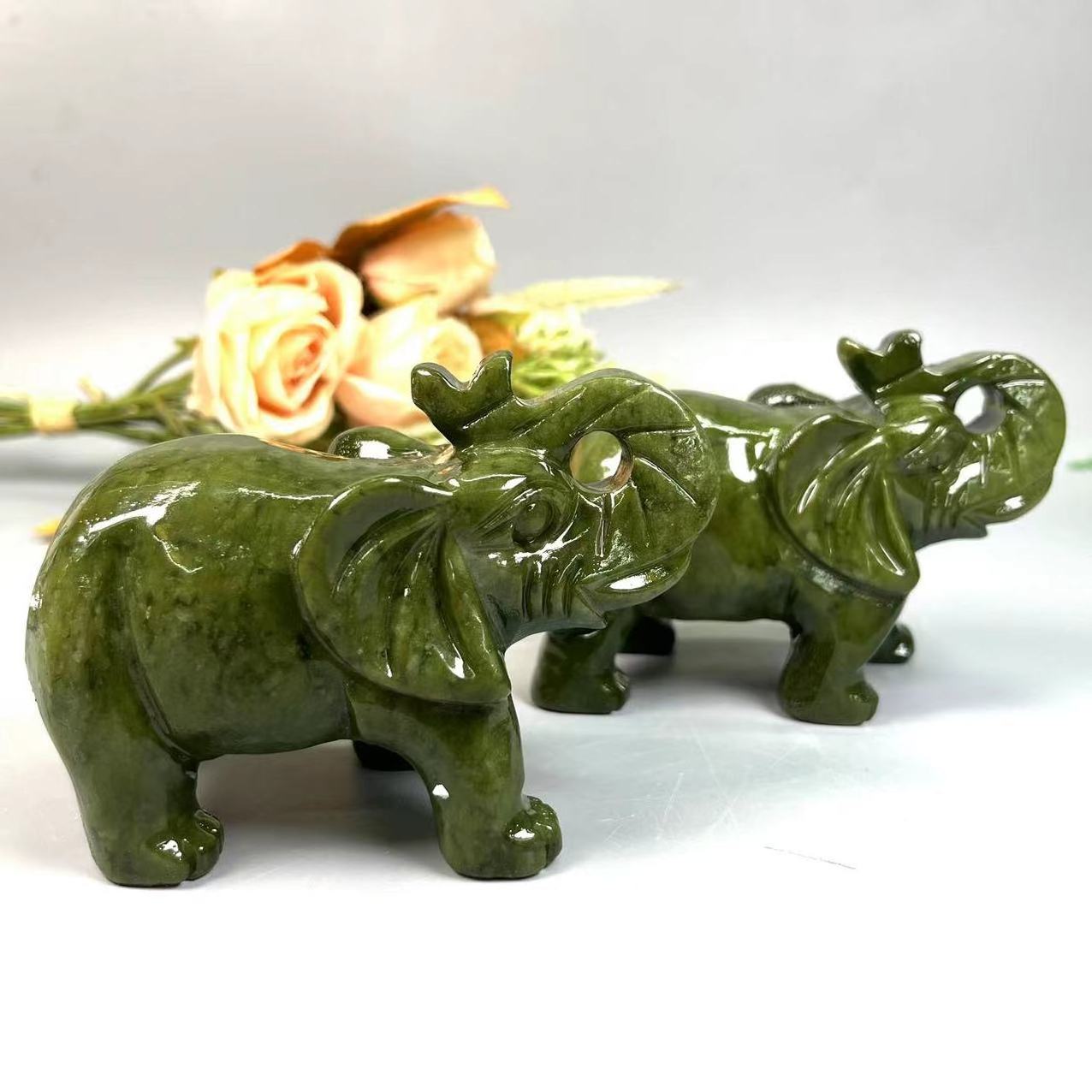 Wholesale Cheap Price Hand Carved Hsiuyen Jade Natural Stone 11 cm Elephant XiuYan Jade For Decoration