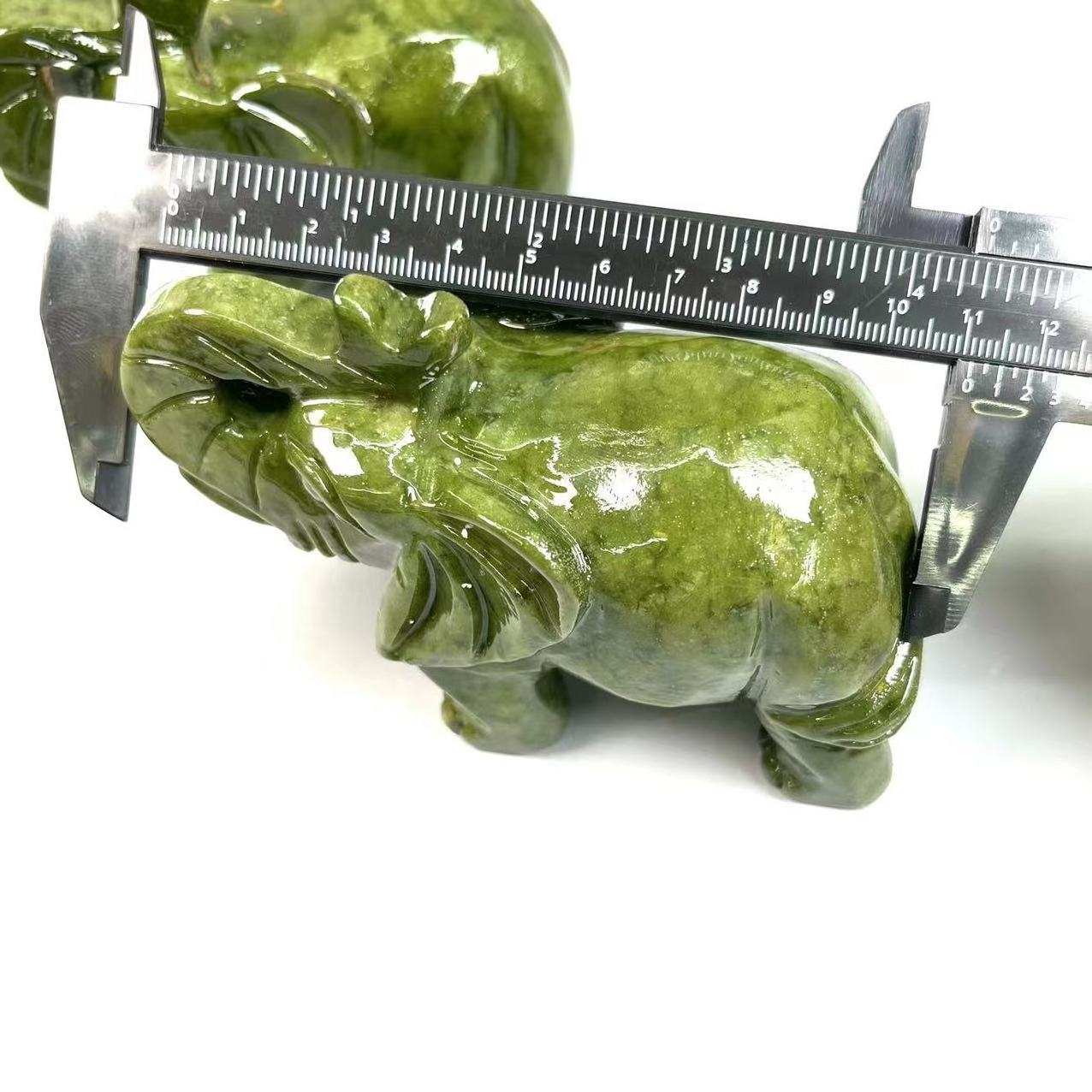 Wholesale Cheap Price Hand Carved Hsiuyen Jade Natural Stone 11 cm Elephant XiuYan Jade For Decoration