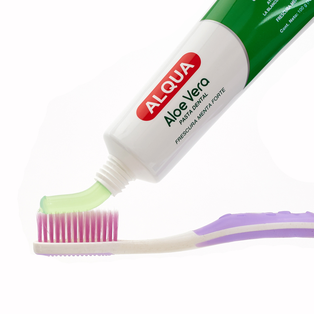 Free sample OEM / ODM custom 100g /150g / 205g fresh breath fluoride free teeth whitening aloe vera toothpaste