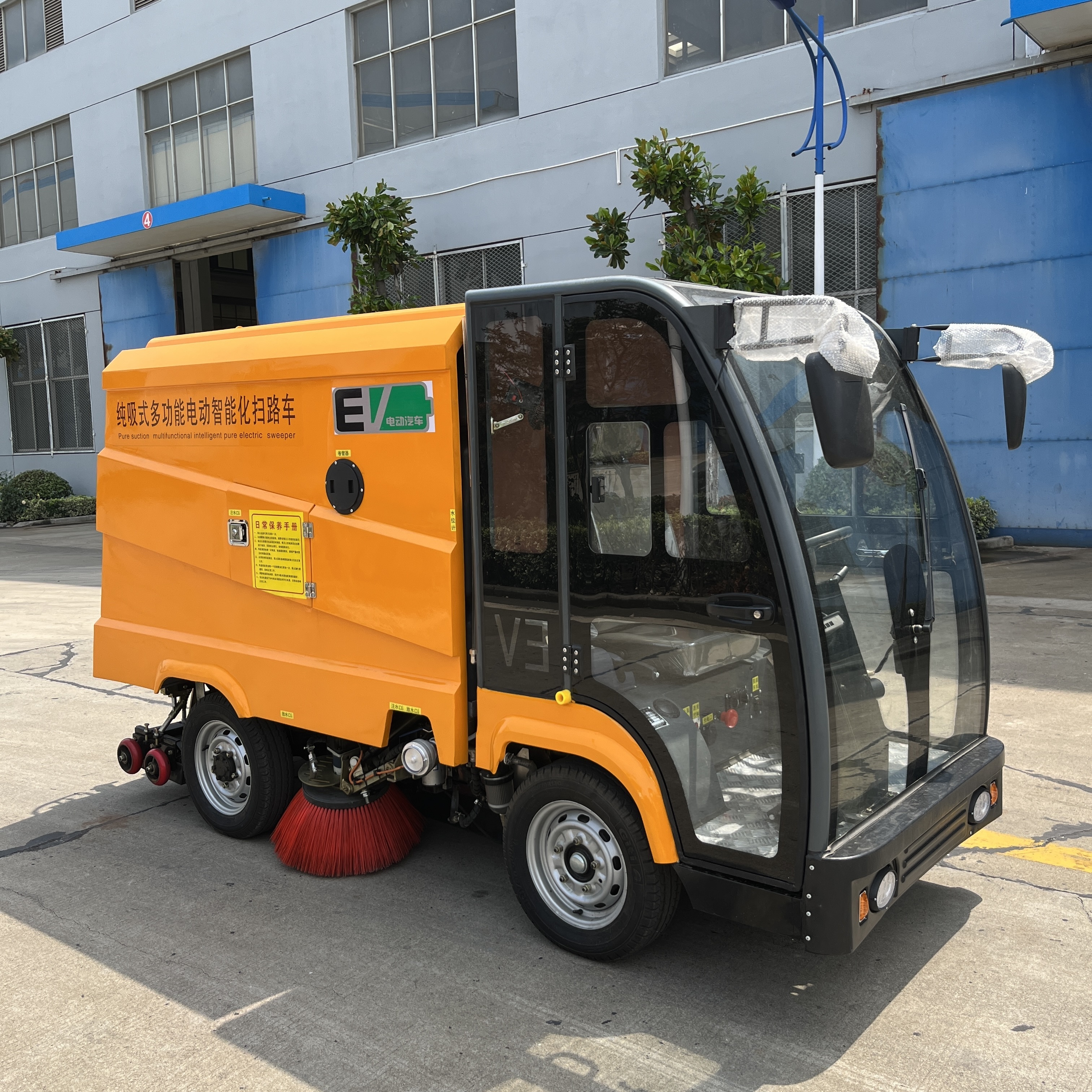 LB-4WPET4000 Full Closed Cabin Automatic Mini Street Tractor Outdoor Vacuum Dust Cleaner Road Sweeper