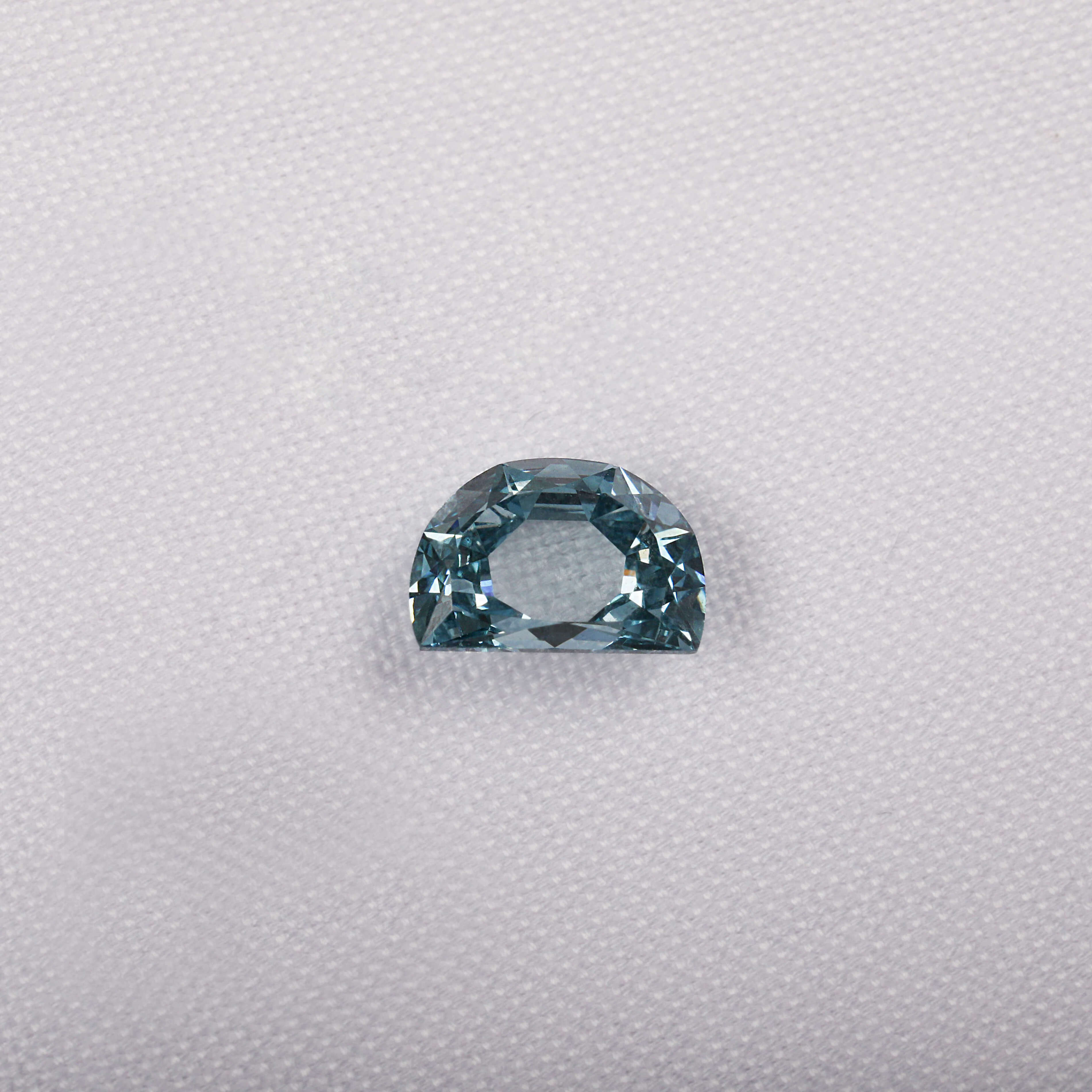 1.00 Carat Half Moon Portrait Cut Lab Grown Diamond / Blue Lab Diamond Loose Stone For Exquisite Jewelry Making