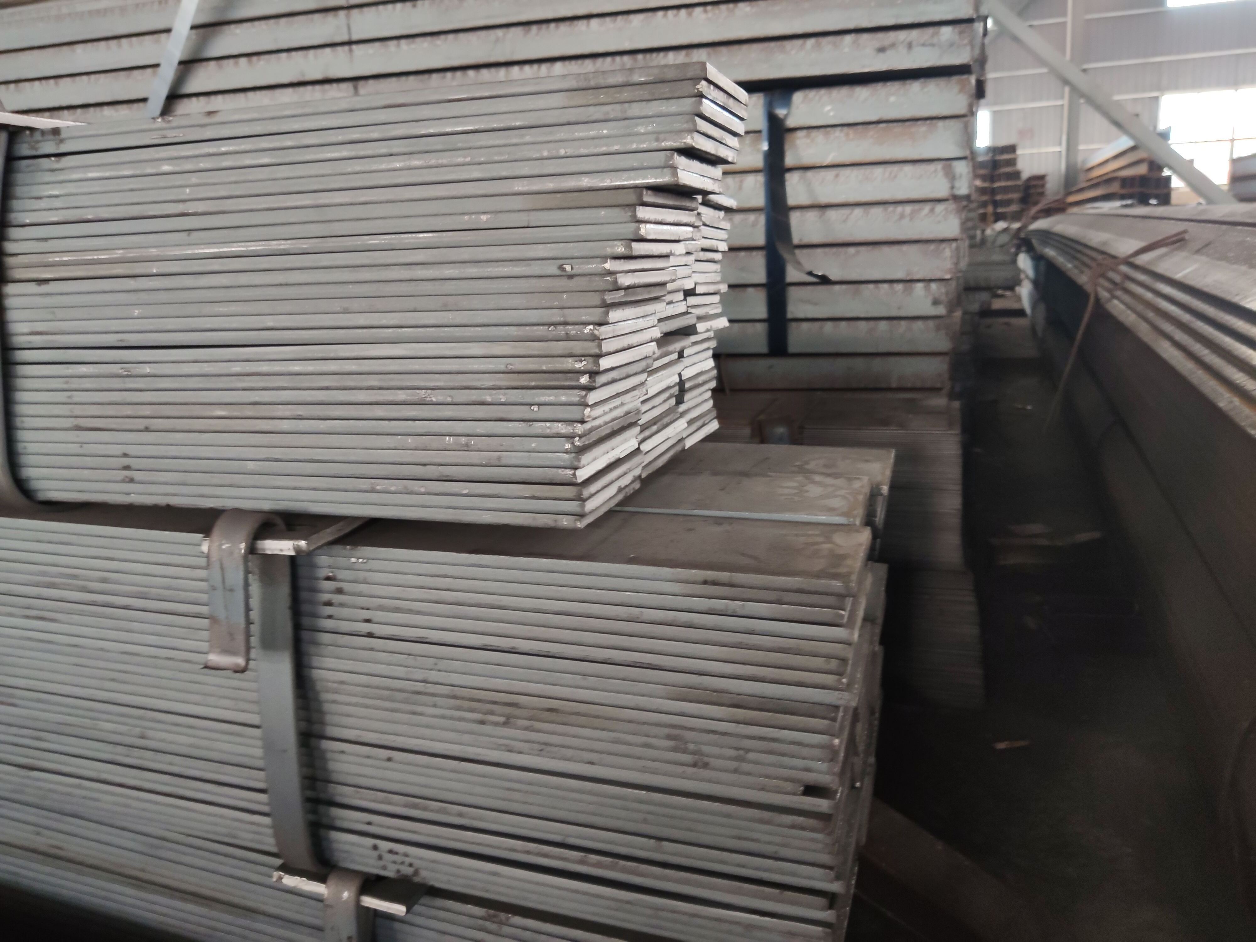 Carbon steel flat steel can be used to make furniture and machinery of small size