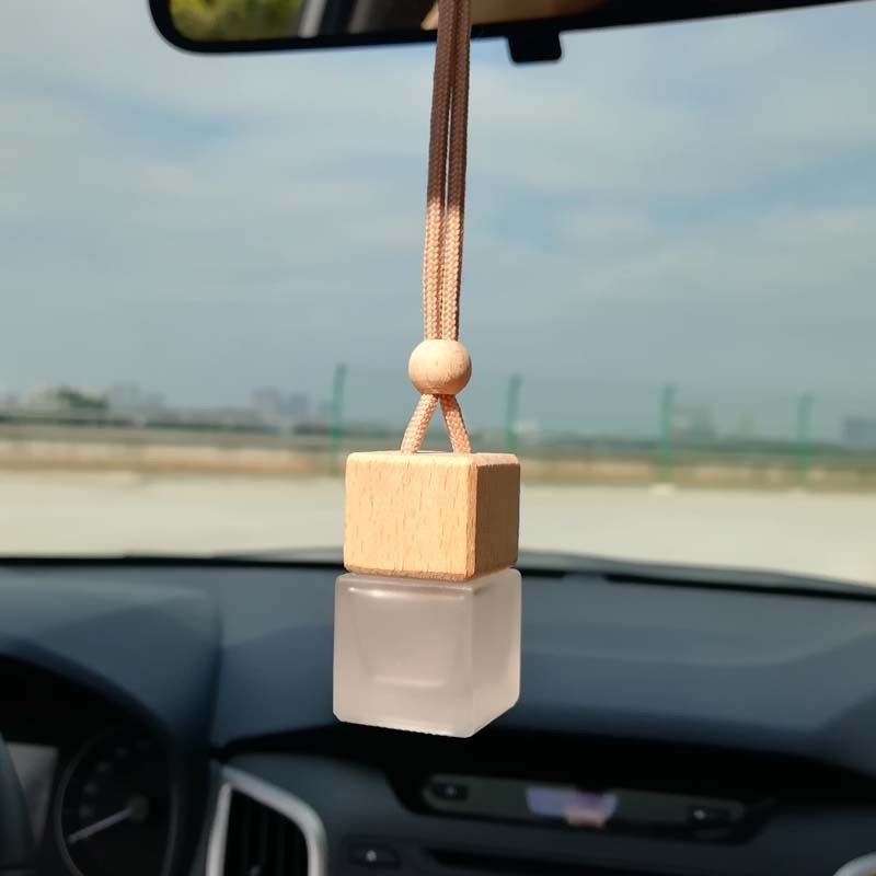 Aroma Diffuser 8Ml 10Ml Fragrance Bottle Diffuser Glass Car Air Freshener Hanging Perfume Bottle With Wooden