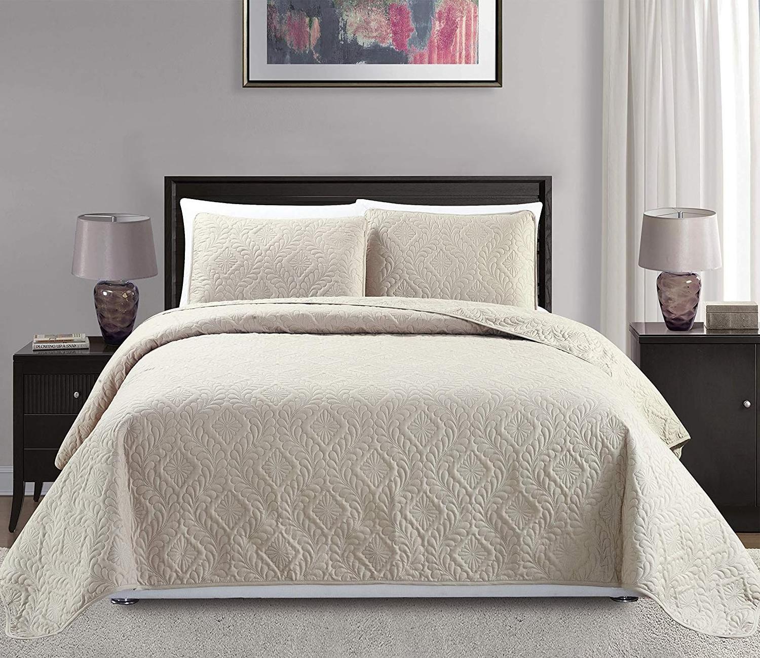 Coverlets Bedspreads and quilts Dust Ruffles