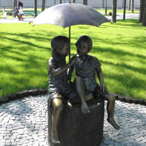 Beautiful design park decor customized size water fountain bronze boy and girl with umbrella statue