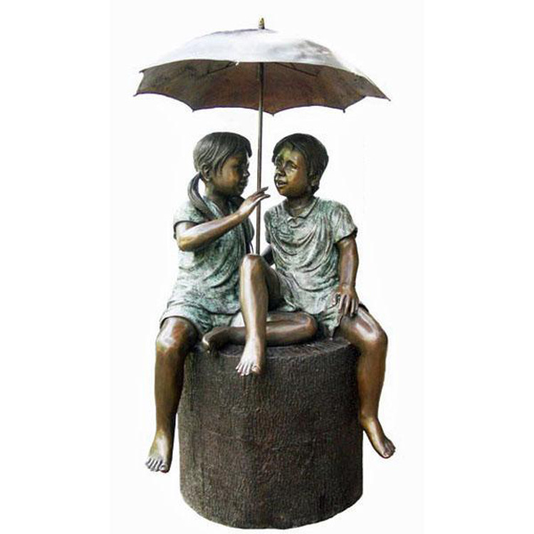 Beautiful design park decor customized size water fountain bronze boy and girl with umbrella statue