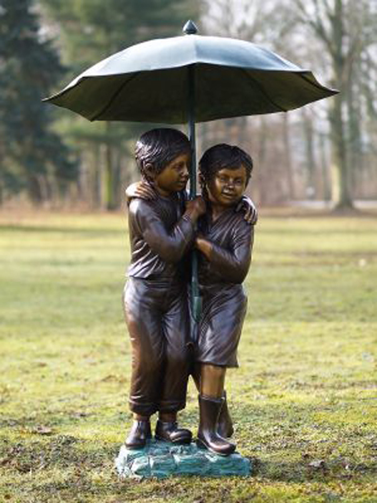 Beautiful design park decor customized size water fountain bronze boy and girl with umbrella statue