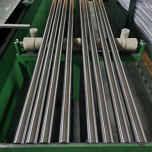 Astm Jis Sus 304 Erw Welded Stainless Steel Pipe For Chemical Engineering