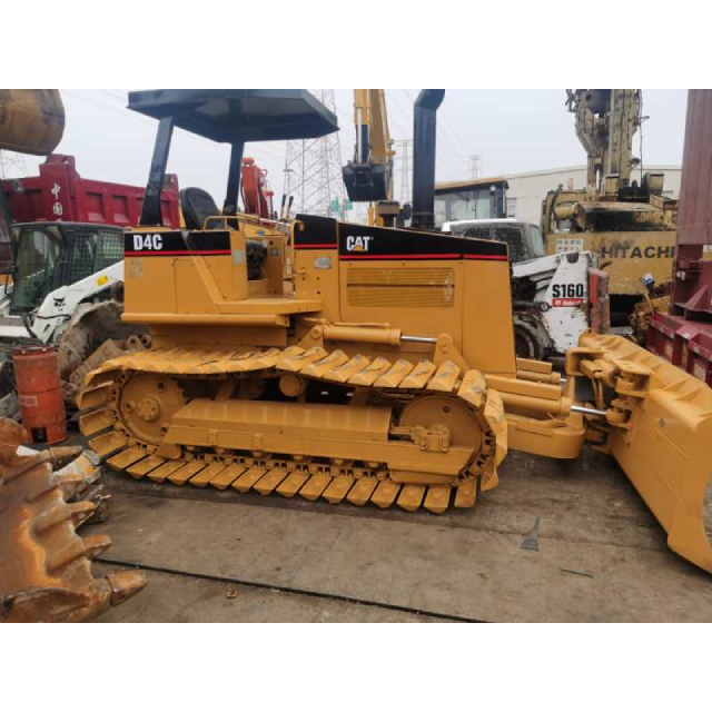 Used bulldozer CAT D4C mini dozer for sale with a very low price and high quality in shanghai