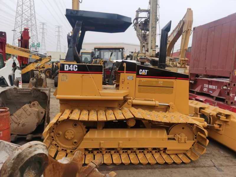 Used bulldozer CAT D4C mini dozer for sale with a very low price and high quality in shanghai