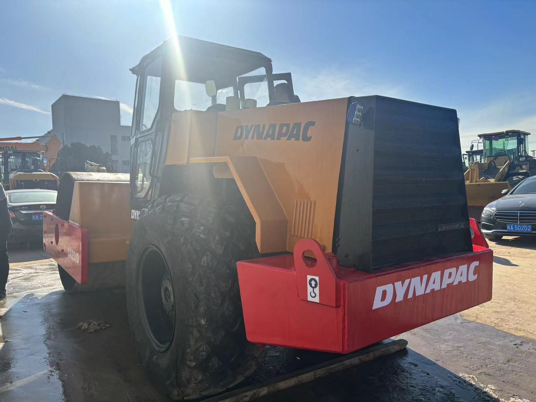 Good quality used dynapac road roller CA251d dynapac CA301 CA30 CA251 CA25 ca602d cc211 roller compactor