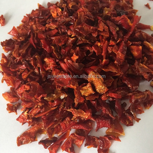 Dehydrated dr sweet red pepper flakes