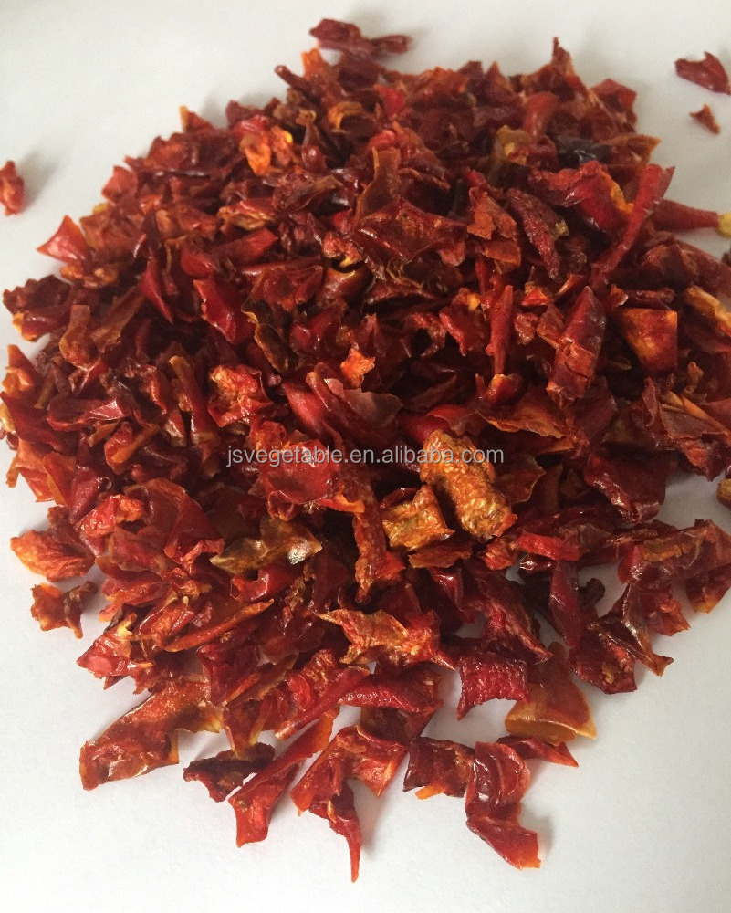 Dehydrated dr sweet red pepper flakes