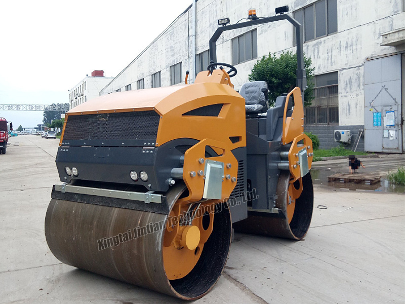 Hot Sale Construction Machinery Diesel Double Drum Vibration Road Roller 5 Ton Compactor