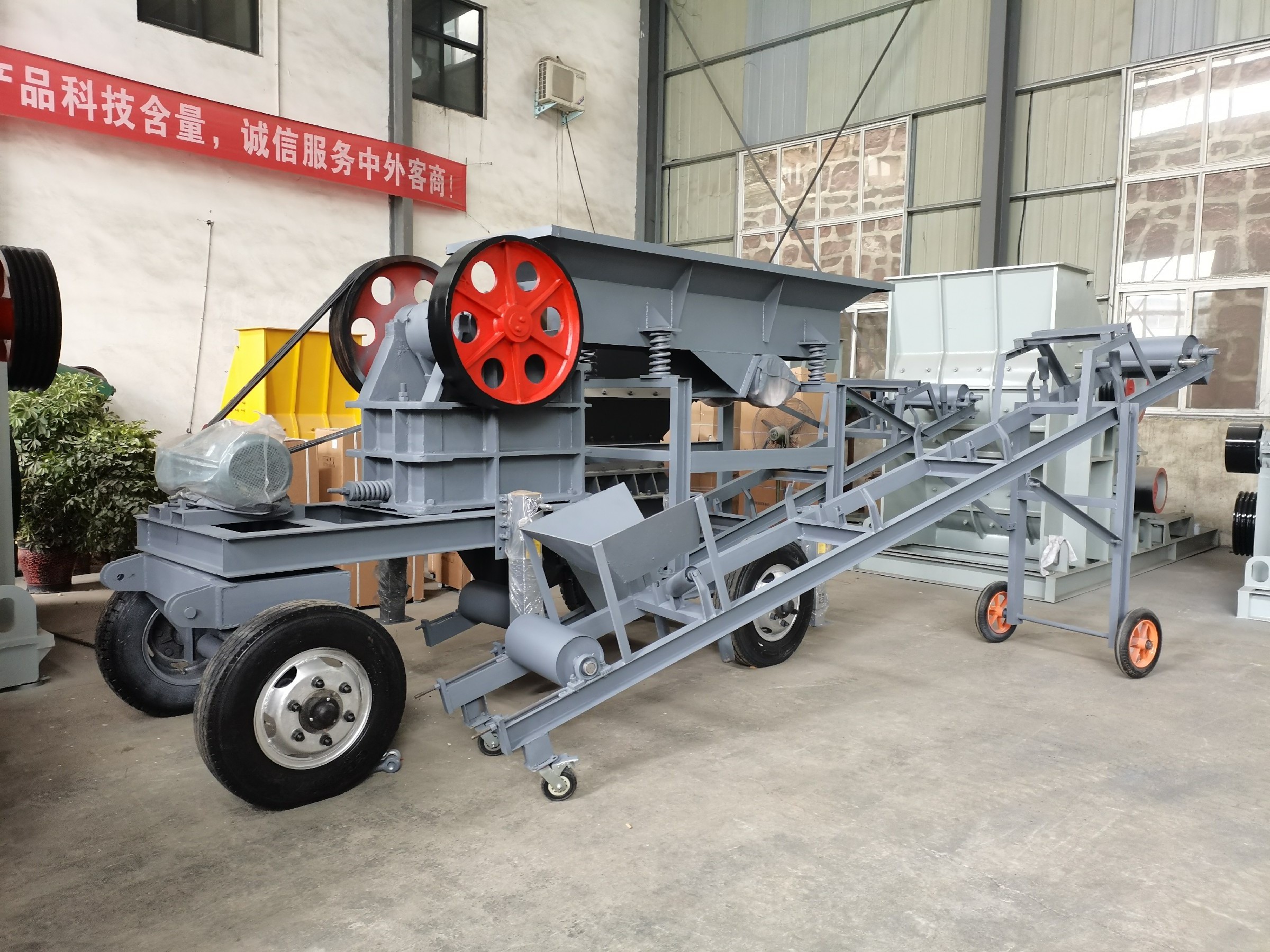 New design mining equipment 50 tons per hour mobile combination diesel or motor jaw crusher