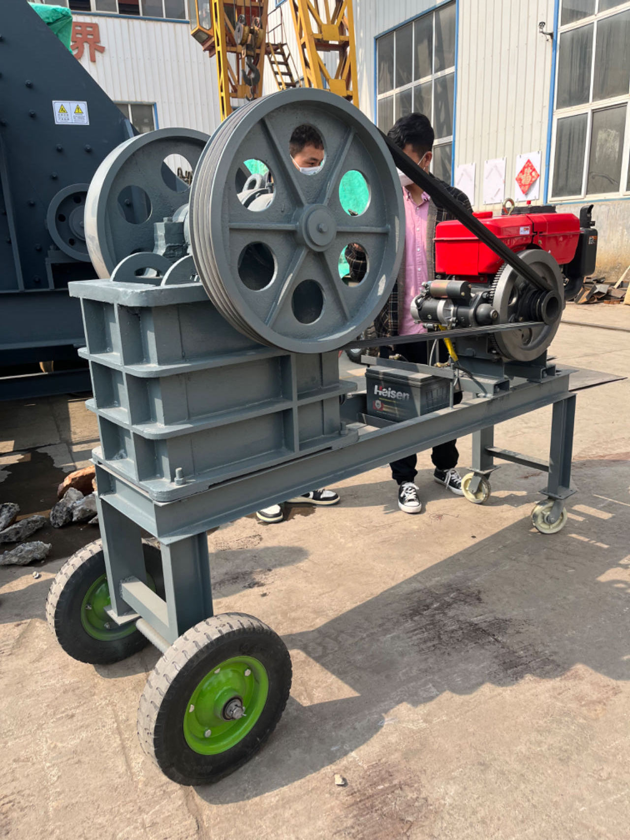 small crusher Factory customization service of 150*250 jaw crusher with sieve machine