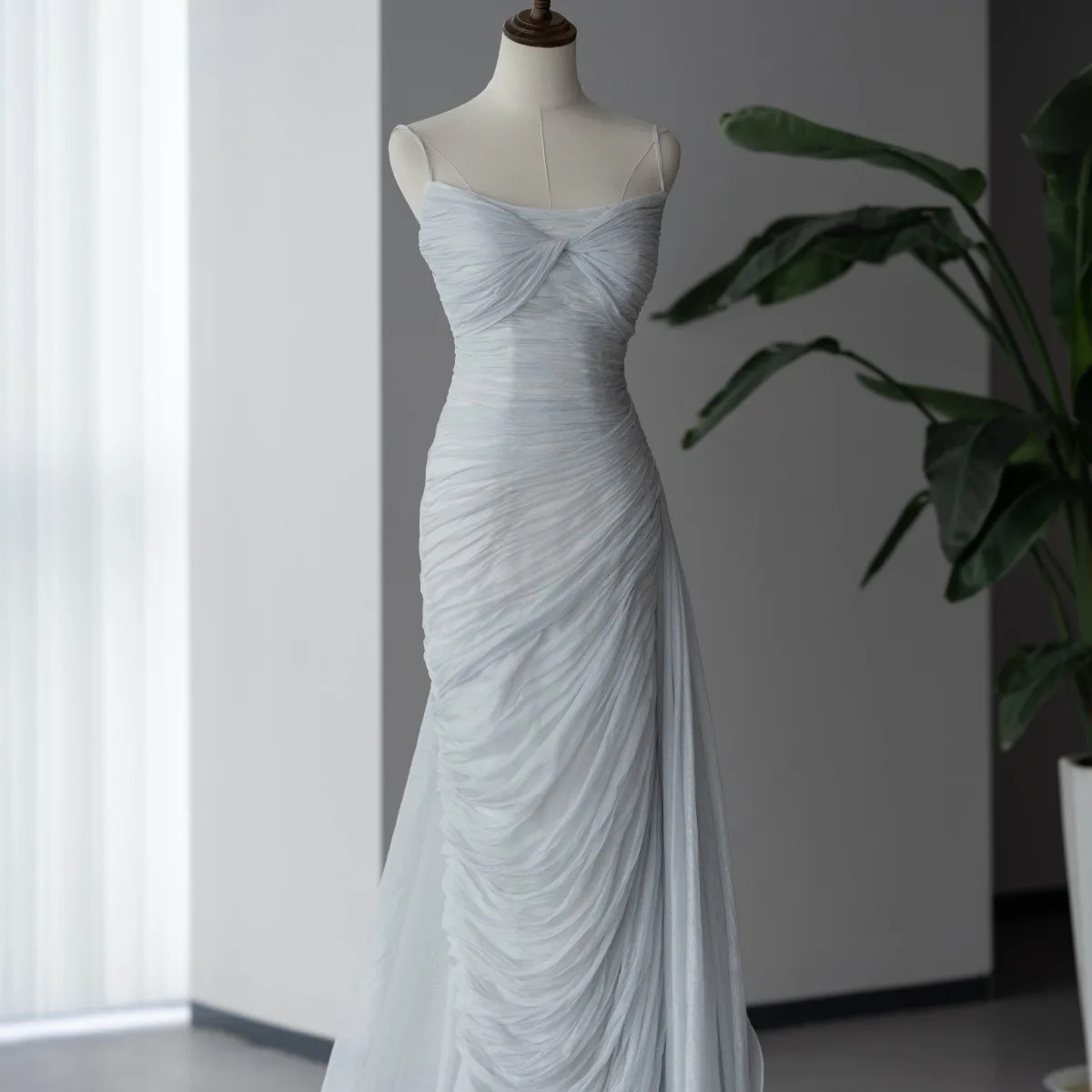 Stunning Spegetti Strap Dropped Pleating Silver Grey Color Scoop Neckline Boho Chiffon Wedding Dress