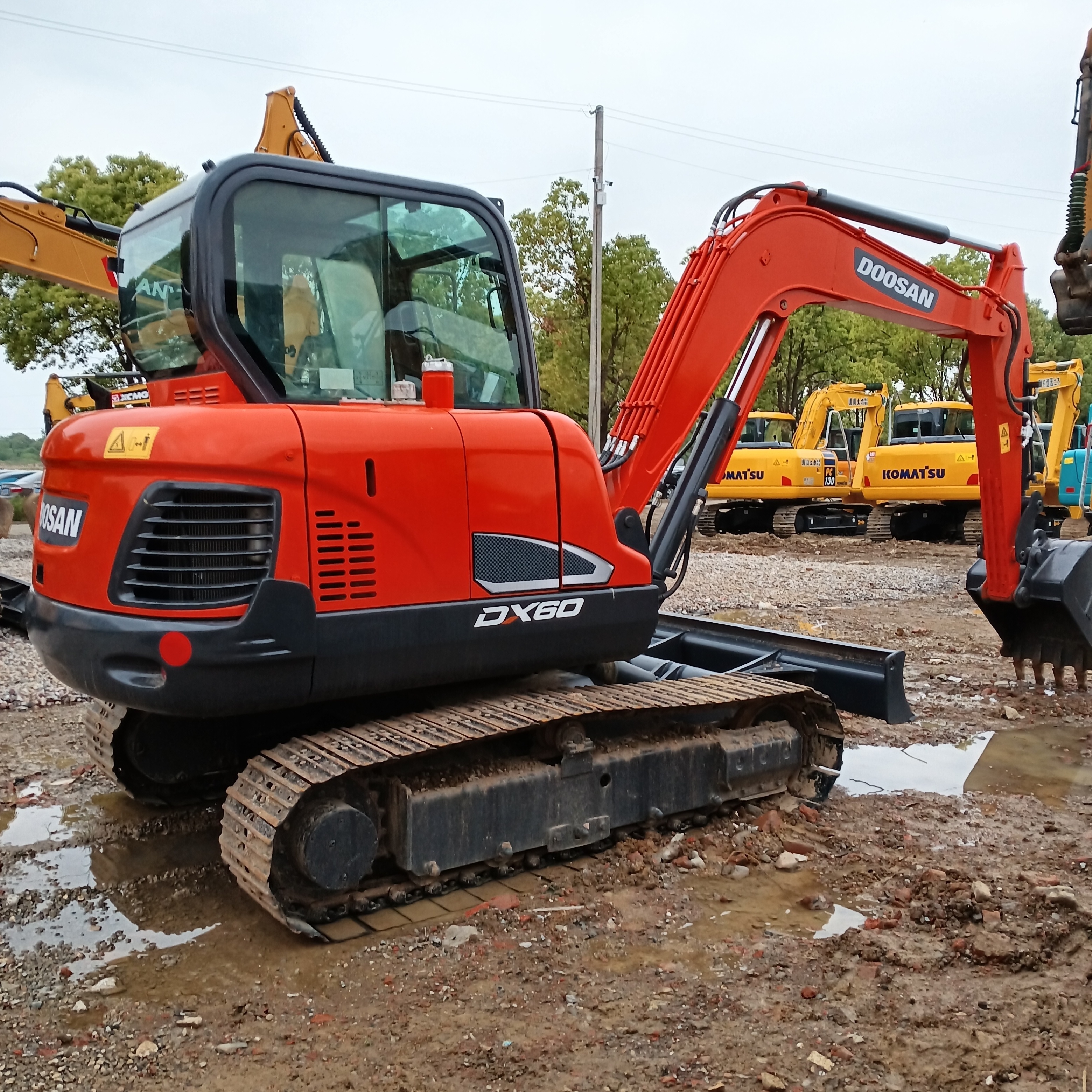 Used Doosan dx60 dh60 mini excavator , original doosan dx60 dh60 dh55 dh70 dx75 second-hand 6 ton digger for sale