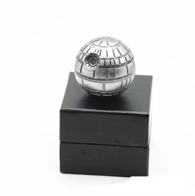 Yiwu JUJI 2022 Wholesale 3 Parts Zinc Alloy Poke Ball Shape Tobacco Herb Grinder with Gift Box