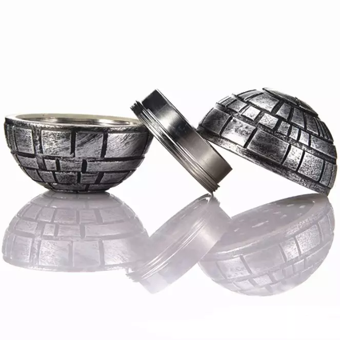 Yiwu JUJI 2022 Wholesale 3 Parts Zinc Alloy Poke Ball Shape Tobacco Herb Grinder with Gift Box