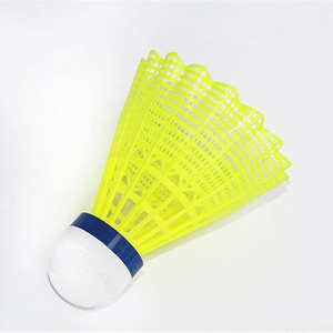 China Factory Cheap Shuttlecock Match Club White Yellow Light 6PCS Shuttlecock Brand OEM Nylon Badminton