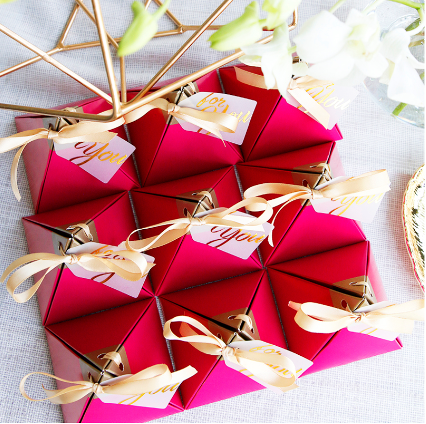 triangle  quality favor boxes wedding boxes gift box with ribbon and tag