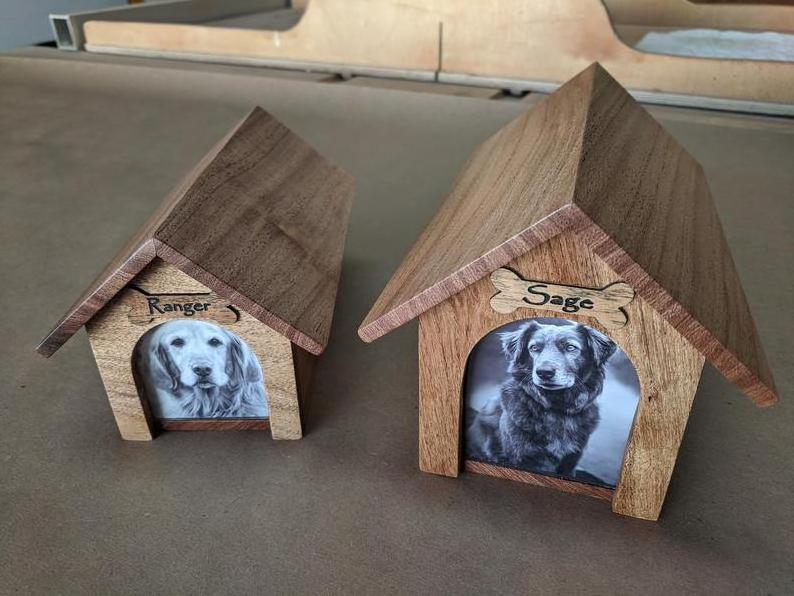 JUNJI Wooden Pet Ash Urn Doghouse Pet Cremation Urns Wholesale Paw Prints Wood Cheap and Best Wooden Pet Window Frame Urns 200