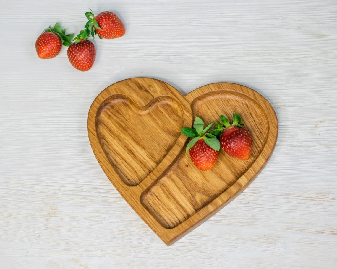 JUNJI  Wood heart shape plates Wooden serving tray for food Natural serving dish for snacks Cheese Charcuterie Boards