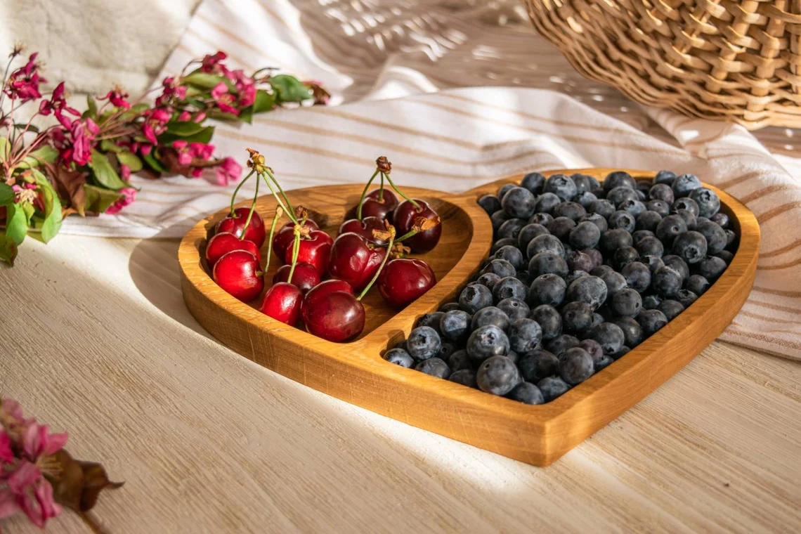 JUNJI  Wood heart shape plates Wooden serving tray for food Natural serving dish for snacks Cheese Charcuterie Boards